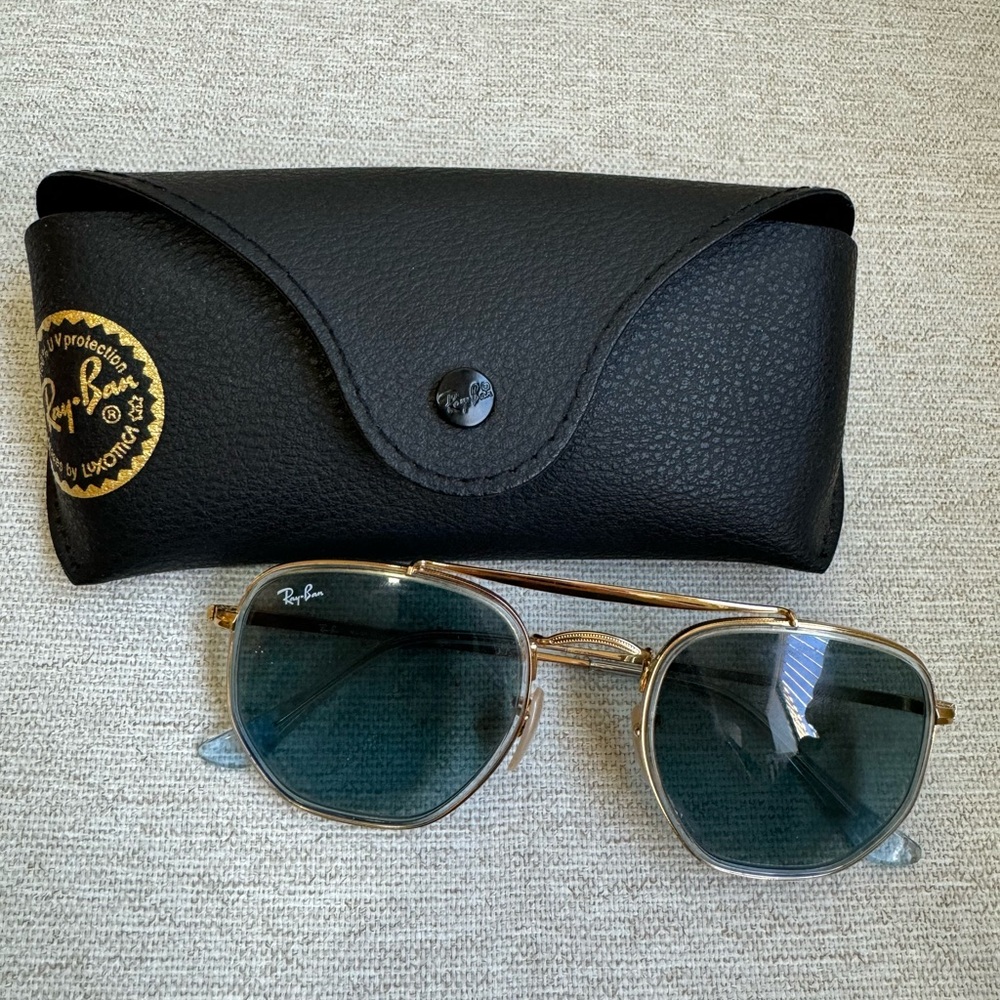 Blue aviator Raybans - like new. Come with glasses case.